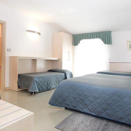 Hotel Miorelli Torbole Sul Garda Bagian luar foto
