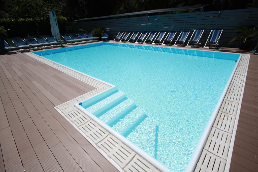 Hotel Miorelli Torbole Sul Garda Bagian luar foto