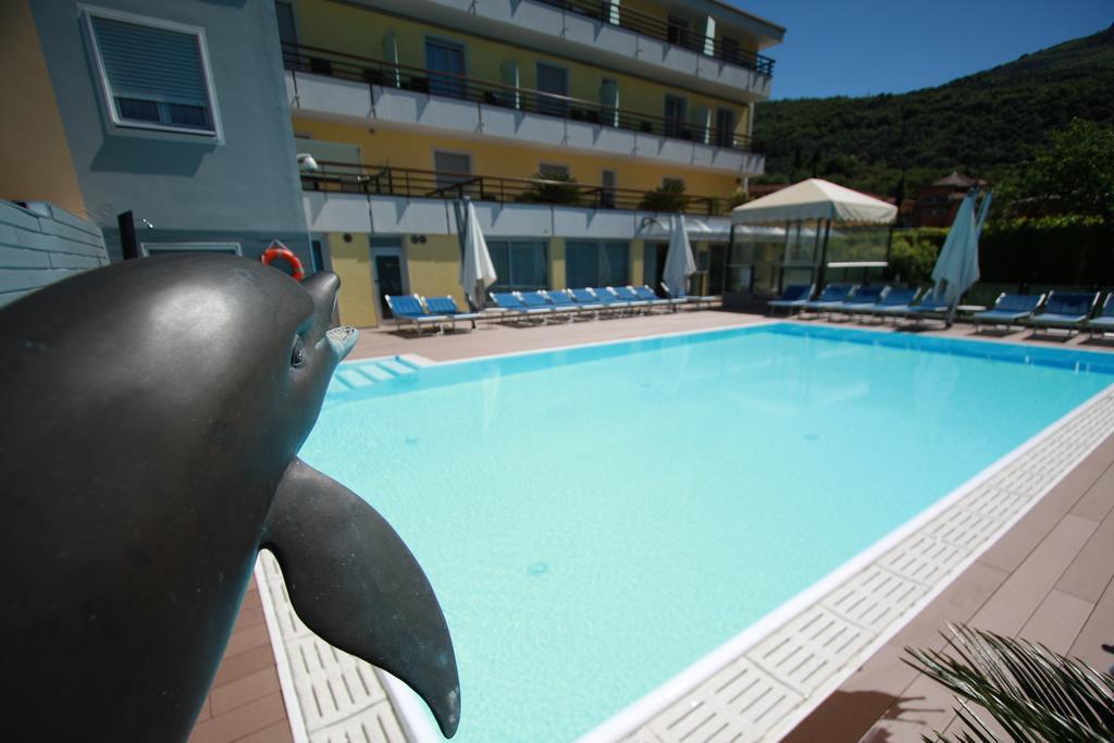 Hotel Miorelli Torbole Sul Garda Bagian luar foto