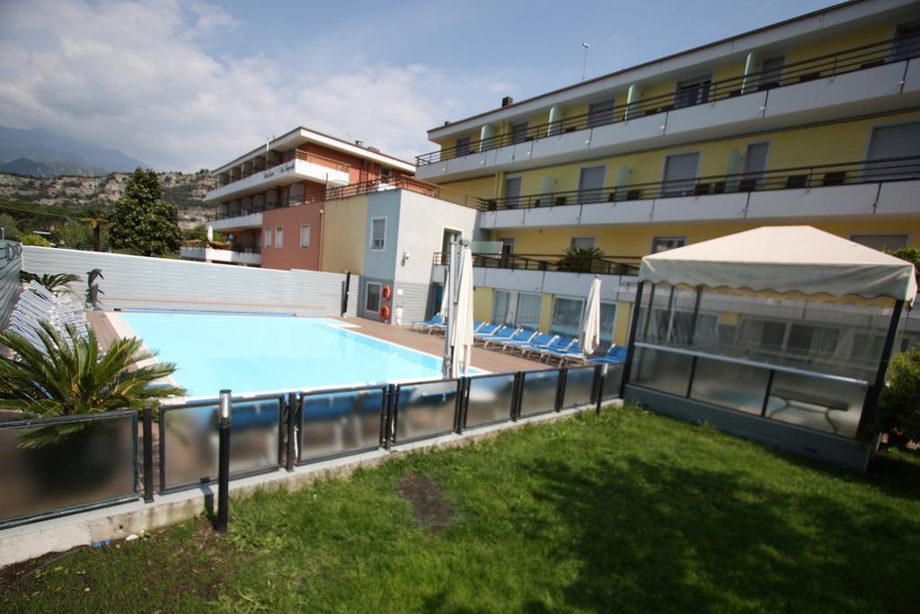 Hotel Miorelli Torbole Sul Garda Bagian luar foto