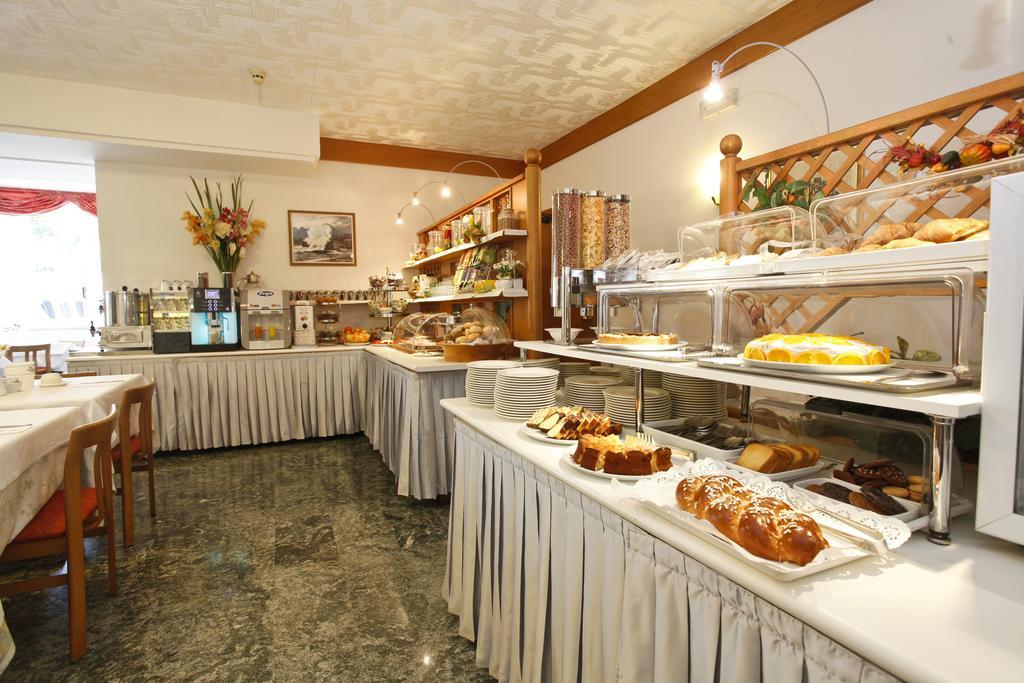 Hotel Miorelli Torbole Sul Garda Bagian luar foto