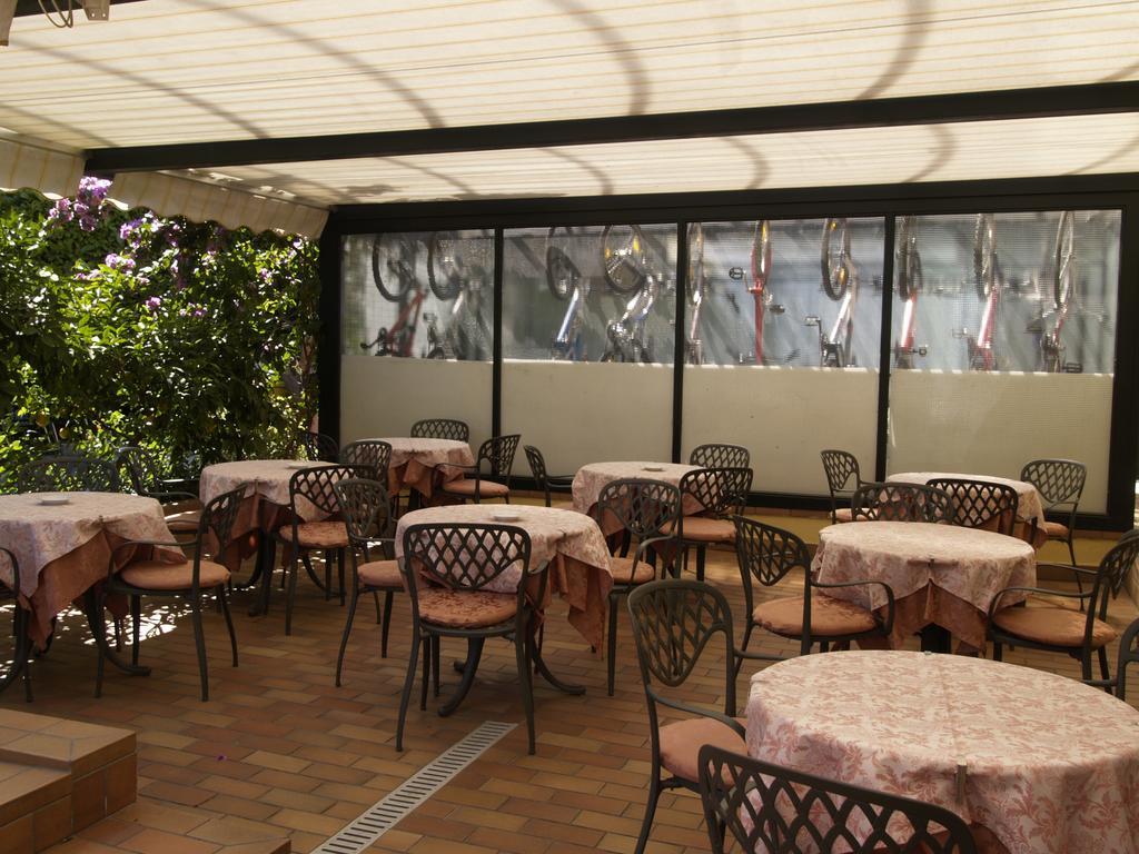 Hotel Miorelli Torbole Sul Garda Bagian luar foto