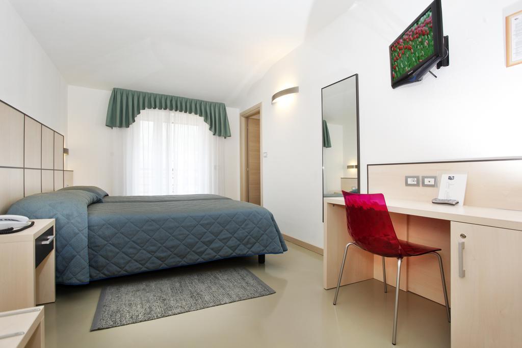 Hotel Miorelli Torbole Sul Garda Bagian luar foto
