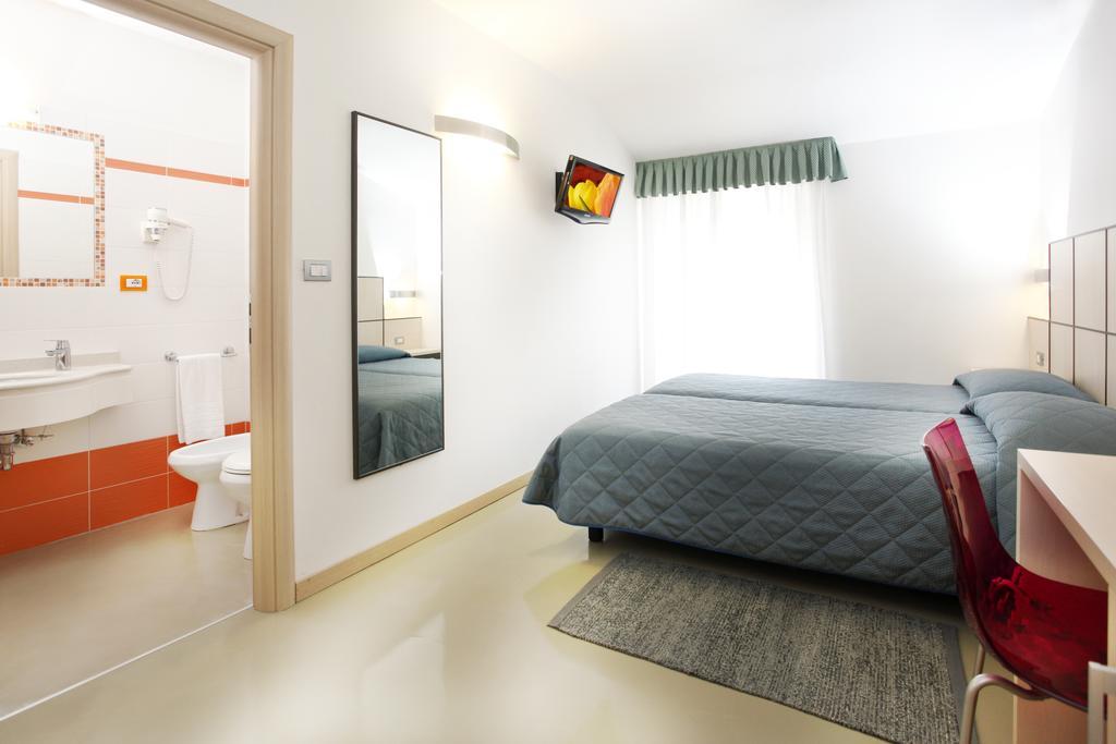 Hotel Miorelli Torbole Sul Garda Bagian luar foto