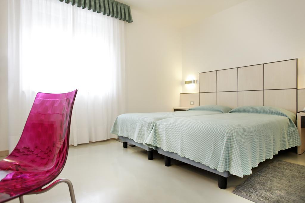 Hotel Miorelli Torbole Sul Garda Bagian luar foto