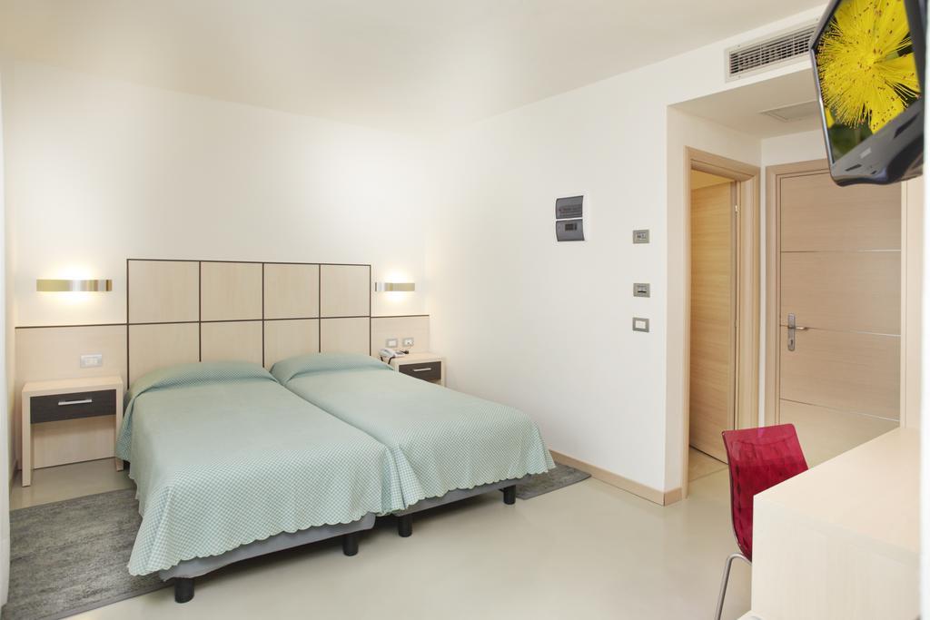 Hotel Miorelli Torbole Sul Garda Bagian luar foto