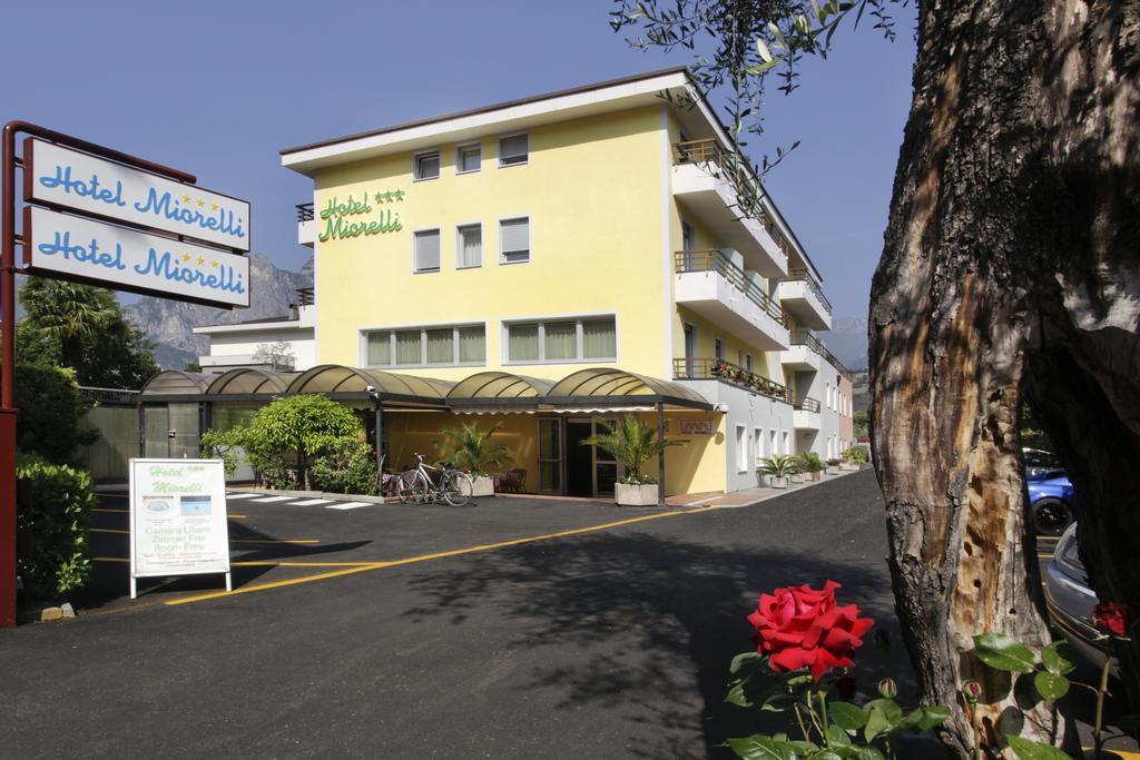 Hotel Miorelli Torbole Sul Garda Bagian luar foto