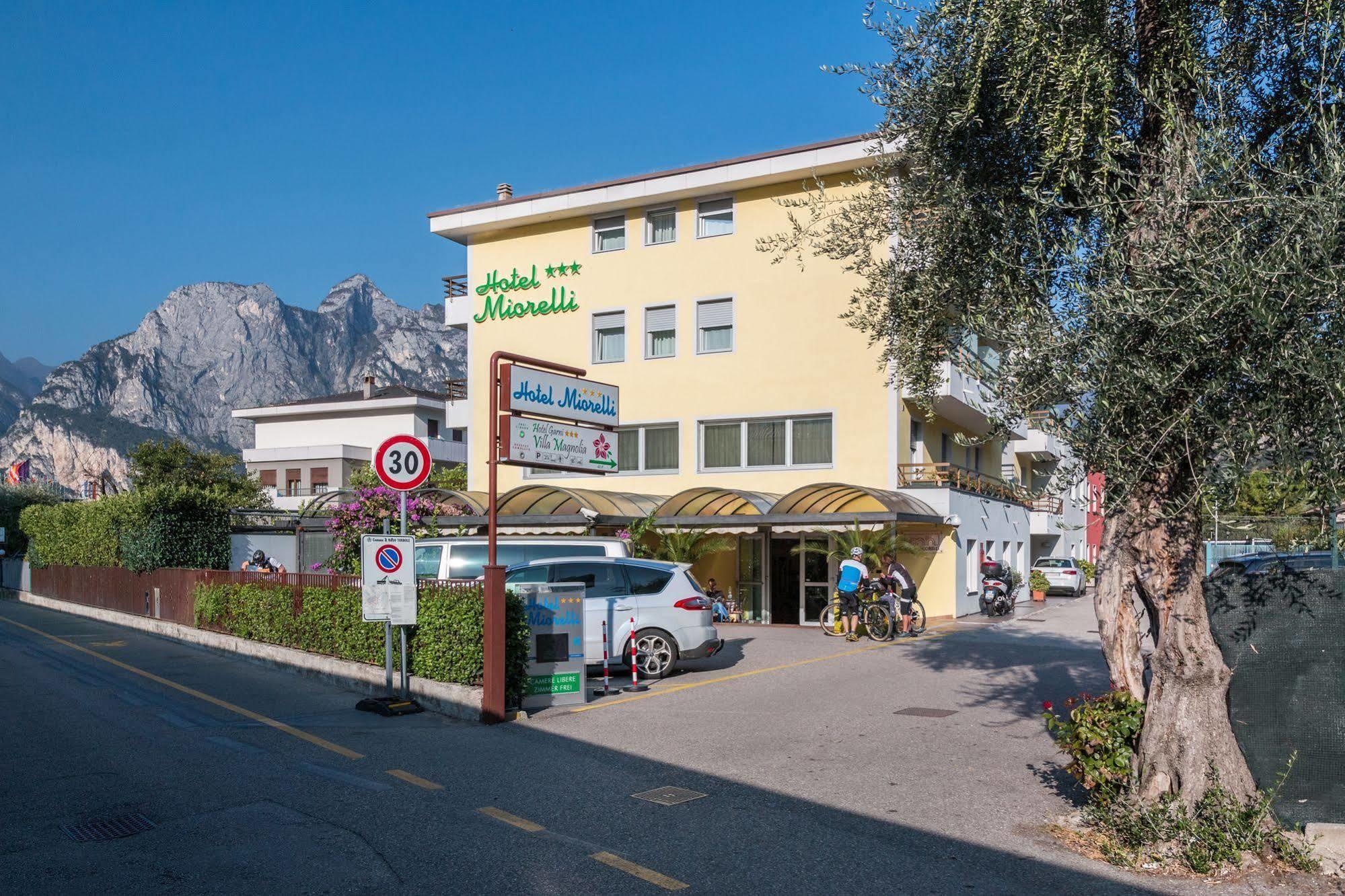 Hotel Miorelli Torbole Sul Garda Bagian luar foto