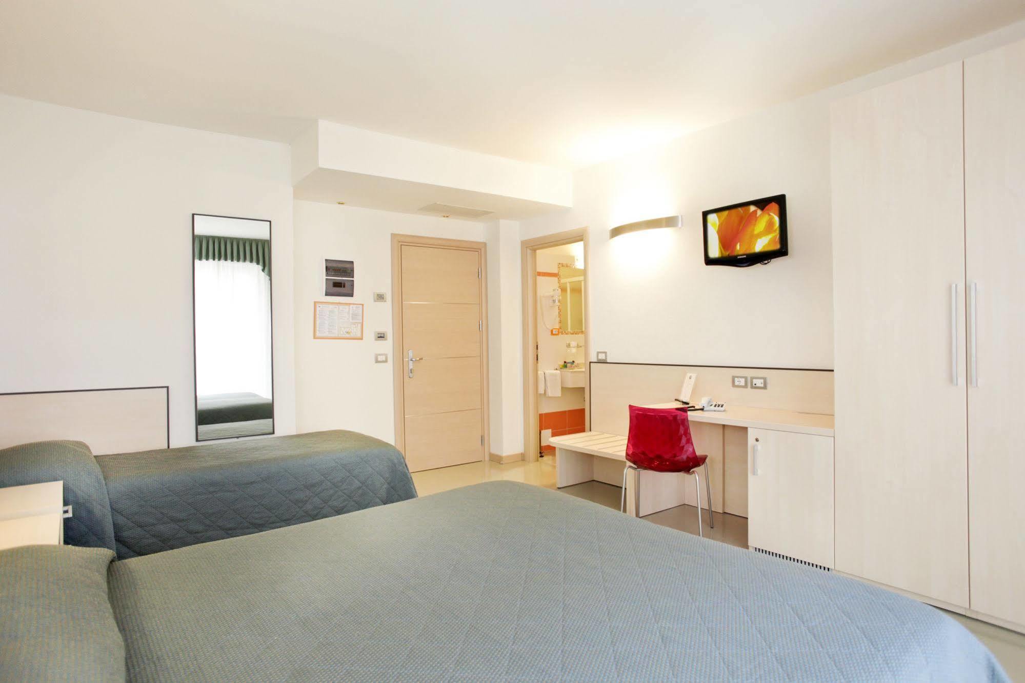 Hotel Miorelli Torbole Sul Garda Bagian luar foto